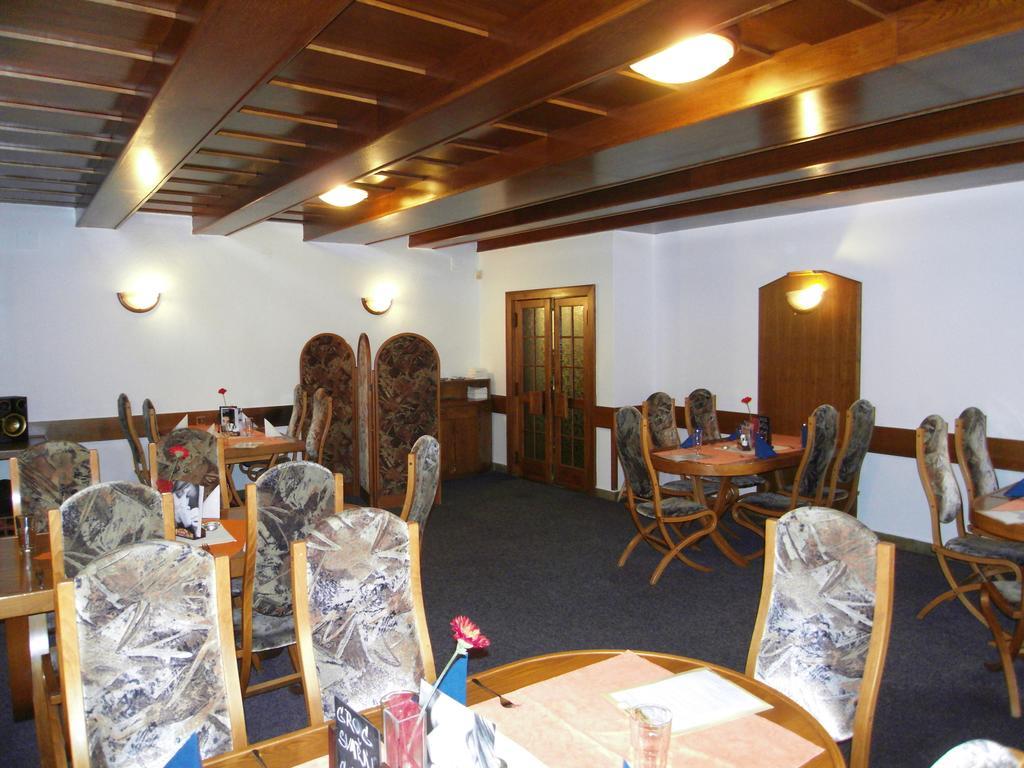 Penzion A Restaurace U Veterana Френштат-под-Радгоштєм Екстер'єр фото