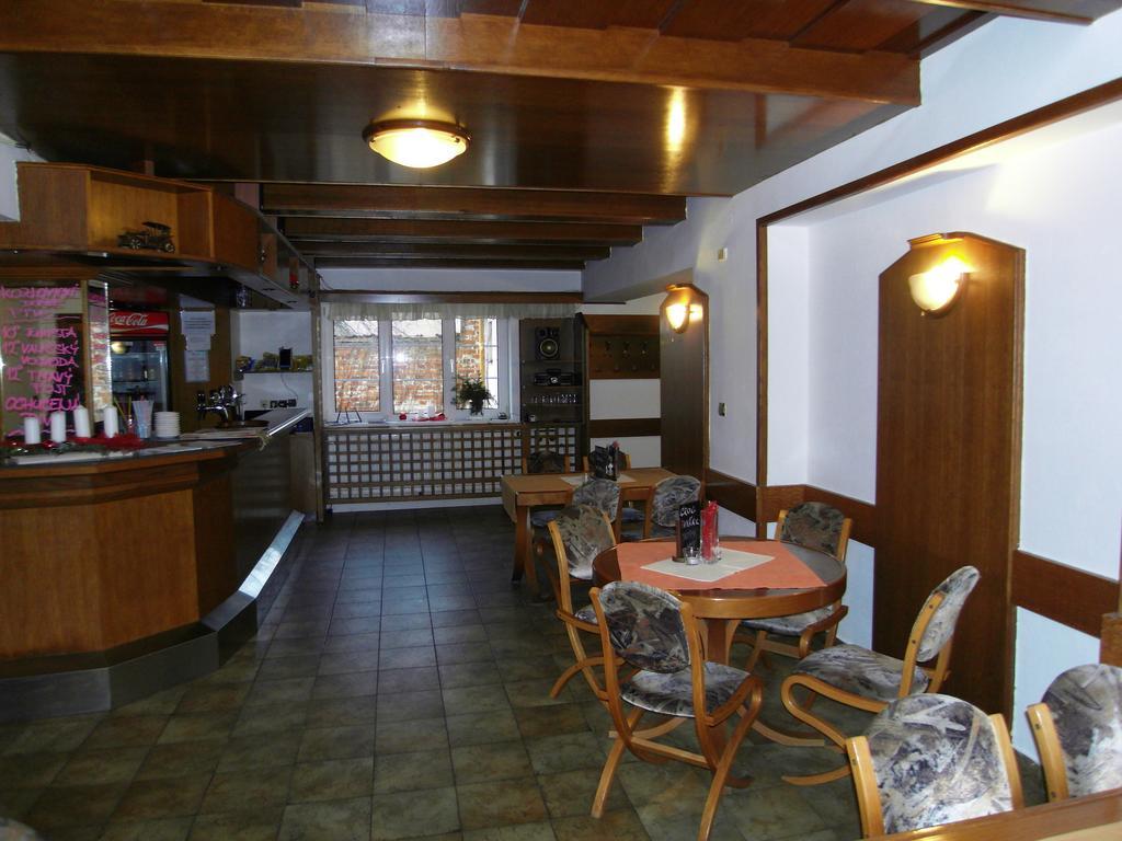 Penzion A Restaurace U Veterana Френштат-под-Радгоштєм Екстер'єр фото