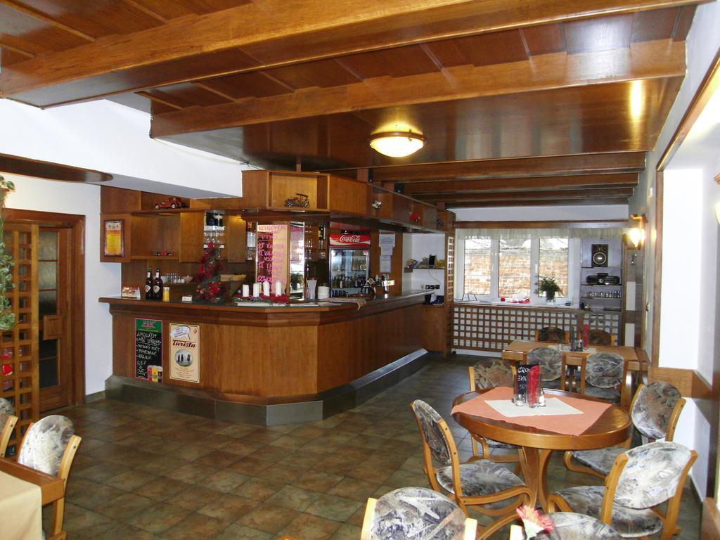 Penzion A Restaurace U Veterana Френштат-под-Радгоштєм Екстер'єр фото