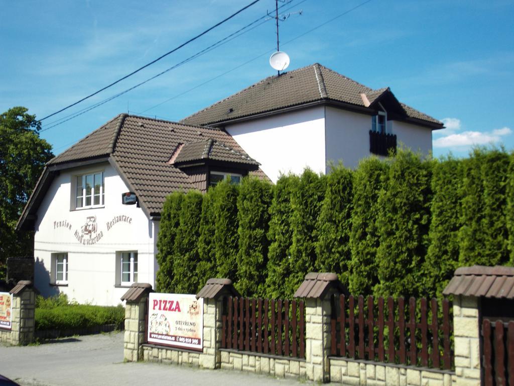 Penzion A Restaurace U Veterana Френштат-под-Радгоштєм Екстер'єр фото